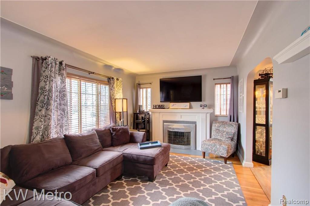1800 Hampton Road Grosse Pointe Woods, MI 48236 - Photo 13 of 35