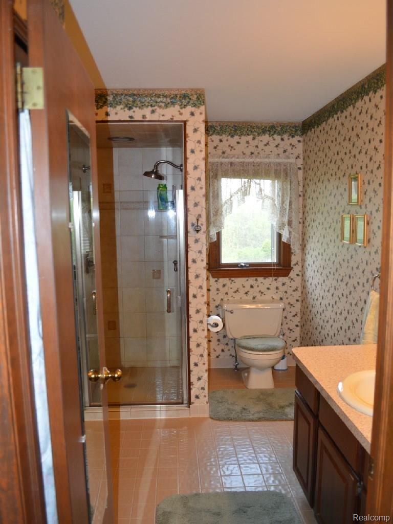 3085 Landview Drive Rochester, MI 48306 - Photo 17 of 27 Master Bath