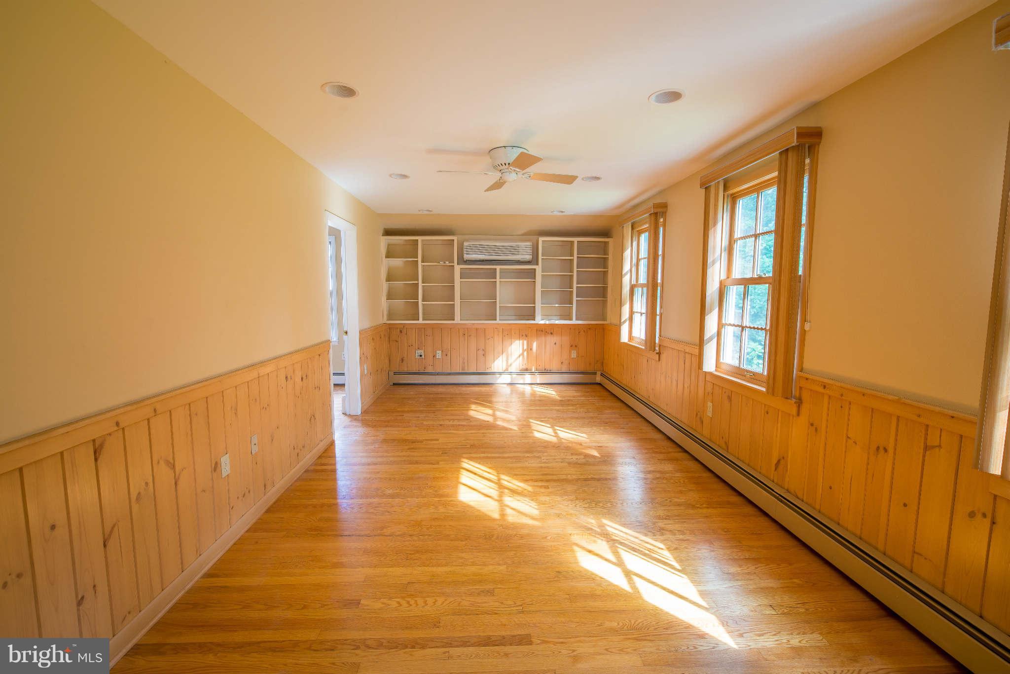 5 Beechdale Road Baltimore, MD 21210 - Photo 7 of 20 a view of an entryway