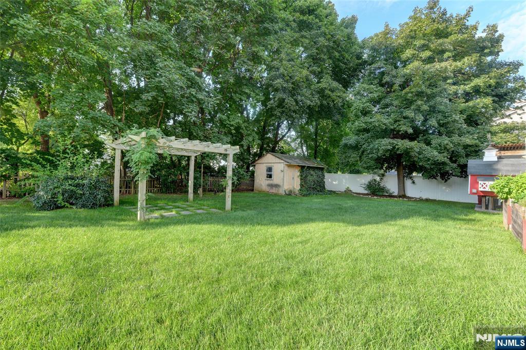 39 Sunset Road Pompton Plains, NJ 07444 - Photo 30 of 32 Gallery Image 30