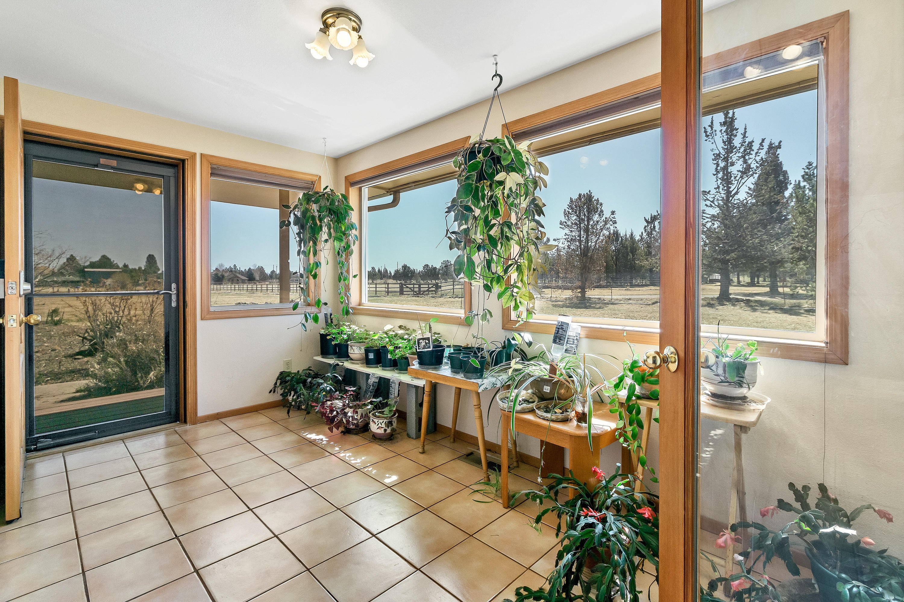 62649 Erickson Road Bend, OR 97701 - Photo 23 of 33 DSC04501