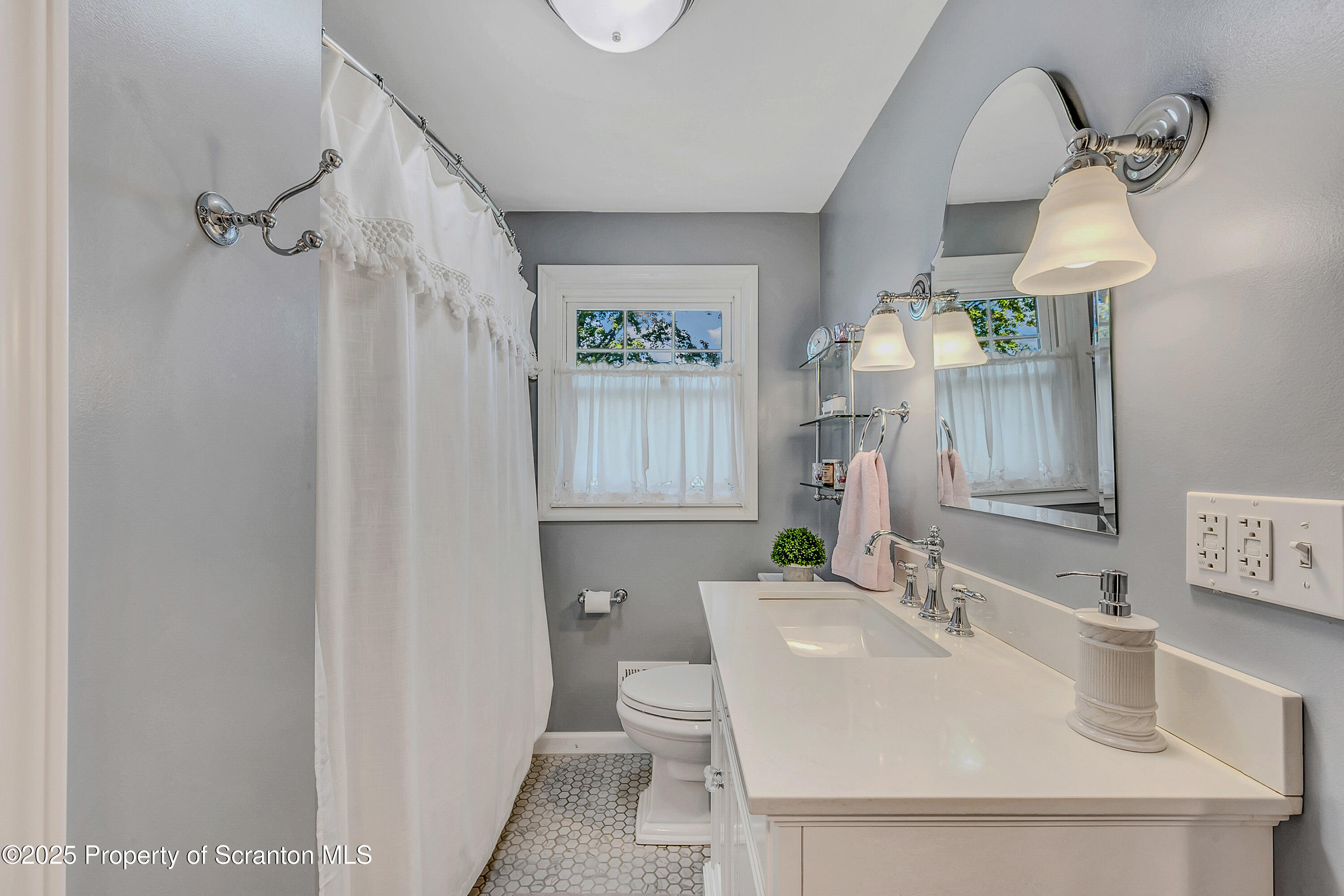 201 Ridge Street Clarks Summit, PA 18411 - Photo 30 of 44 Full Bathroom