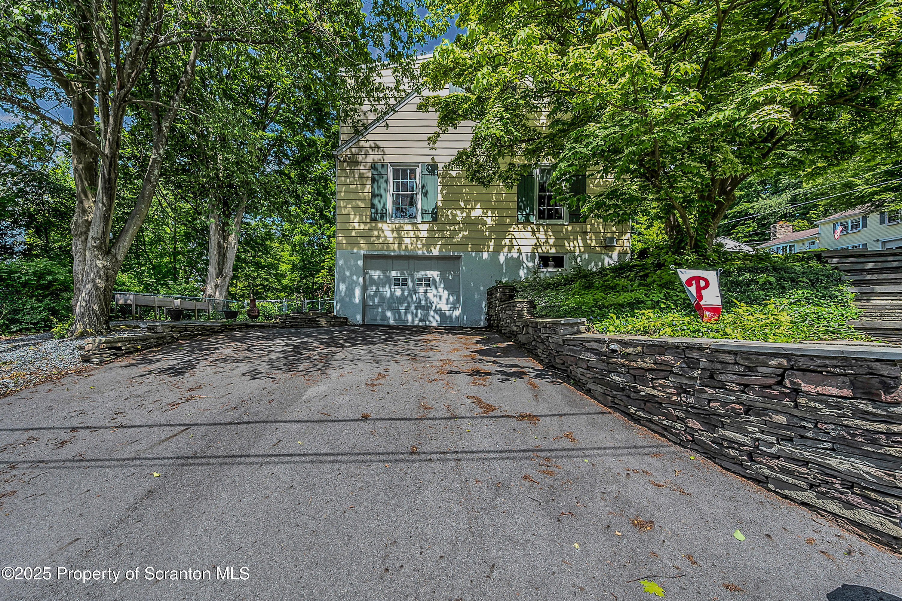 201 Ridge Street Clarks Summit, PA 18411 - Photo 5 of 44 Driveway