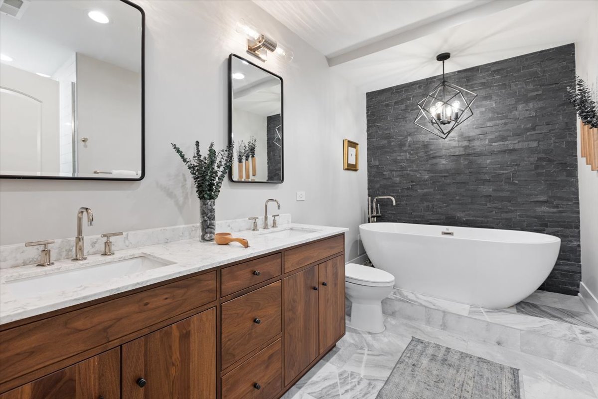 35 South Racine Avenue, Unit 2NW Chicago, IL 60607 - Photo 9 of 18 Gallery Image 9