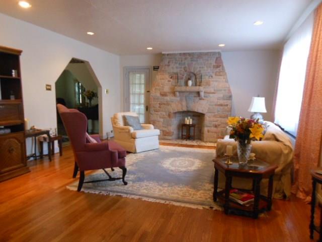 439 Mapleton Avenue Mt. Lebanon, PA 15228 - Photo 2 of 24 Gallery Image 2