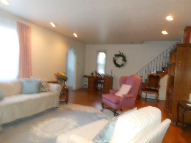 439 Mapleton Avenue Mt. Lebanon, PA 15228 - Photo 4 of 24 Gallery Image 4