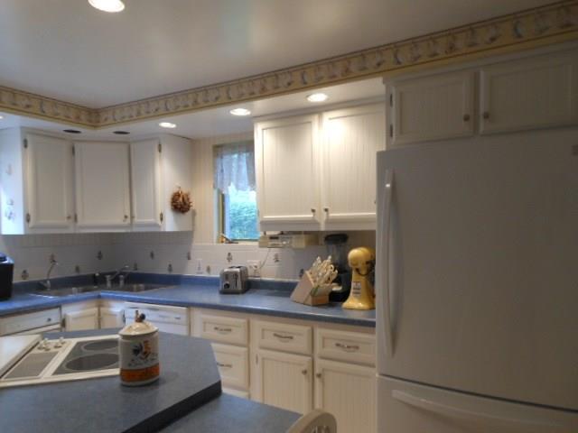 439 Mapleton Avenue Mt. Lebanon, PA 15228 - Photo 6 of 24 Gallery Image 6