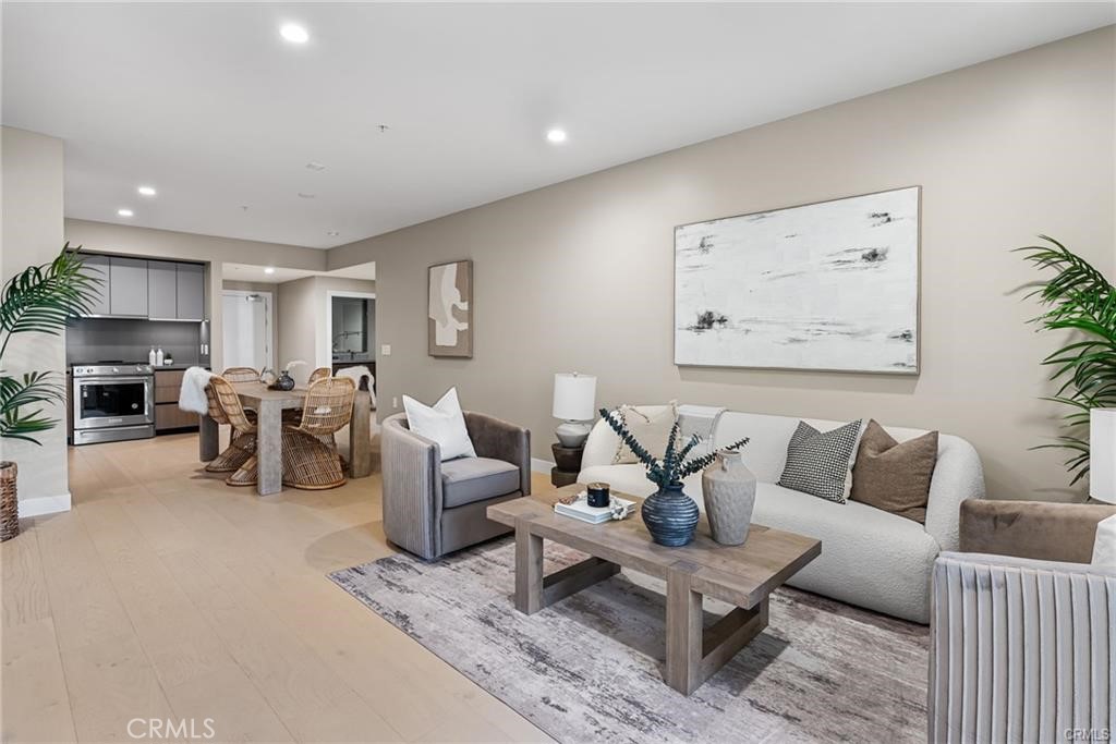 39 South Los Robles Avenue, Unit 6017 Pasadena, CA 91101 - Photo 11 of 22 a living room with furniture