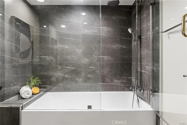 $1,060,000 | 39 South Los Robles Avenue, Unit 6017, Pasadena, CA 91101