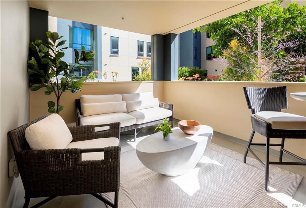 39 South Los Robles Avenue, Unit 6017 Pasadena, CA 91101 - Photo 18 of 22 a living room with furniture and a potted plant