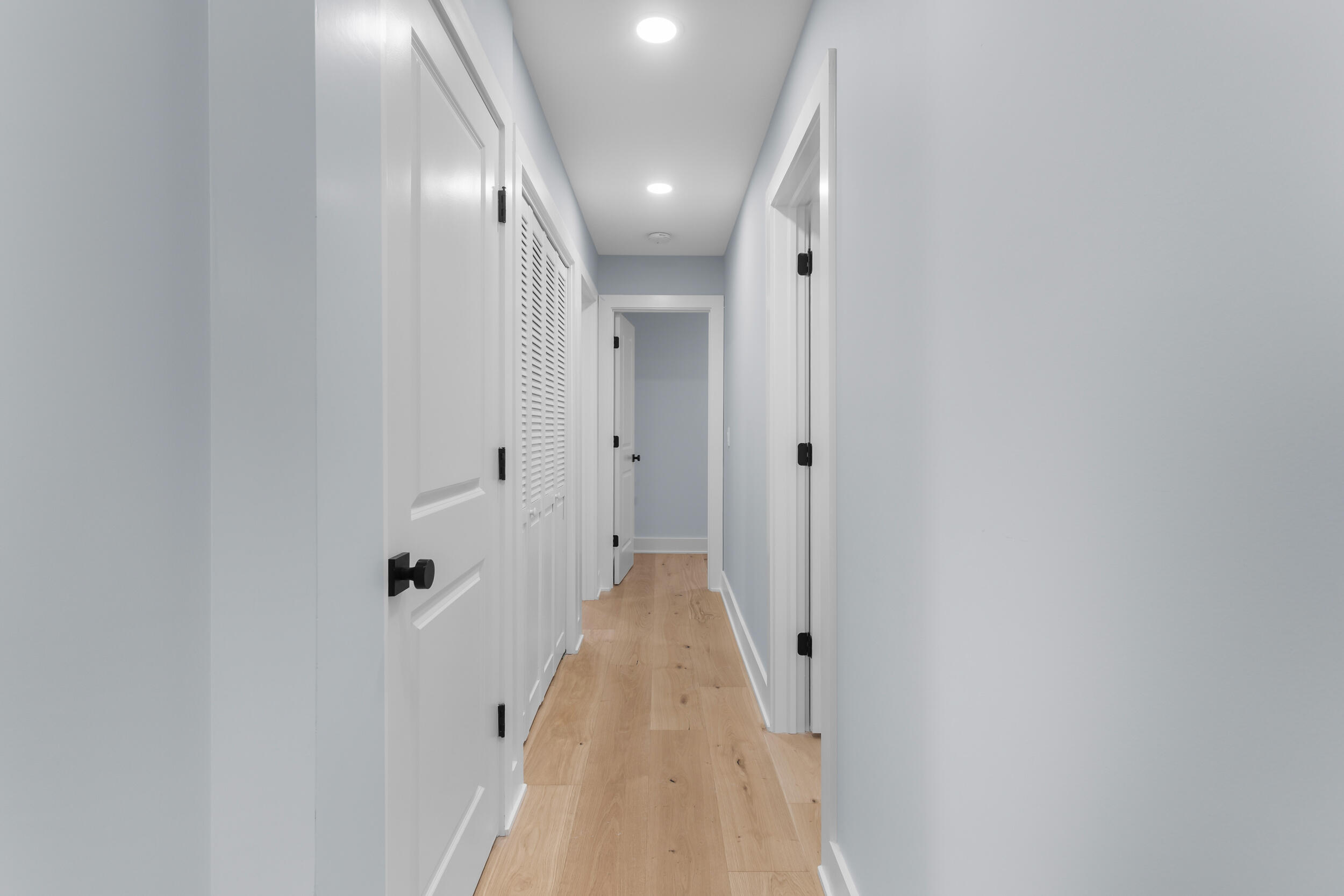 986 Indian Hills Road Fontana, WI 53125 - Photo 32 of 108 Hallway