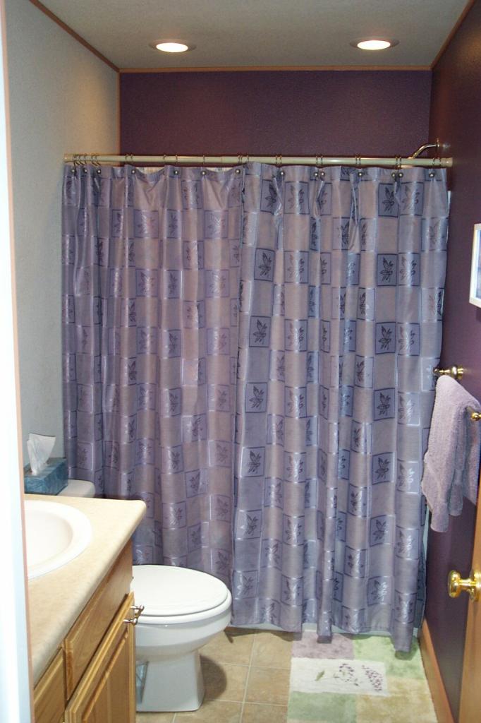 16577 Gas Point Road Cottonwood, CA 96022 - Photo 15 of 20 Hall Bathroom
