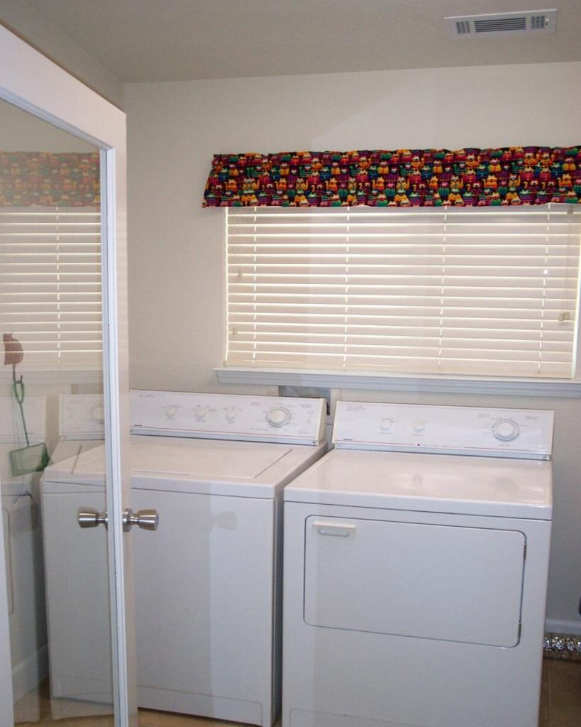 16577 Gas Point Road Cottonwood, CA 96022 - Photo 16 of 20 Main Laundry Room