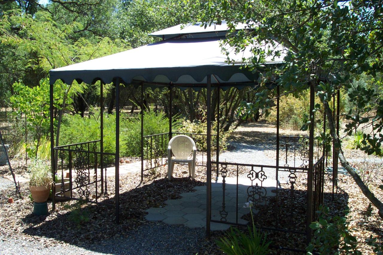 16577 Gas Point Road Cottonwood, CA 96022 - Photo 17 of 20 Gazebo