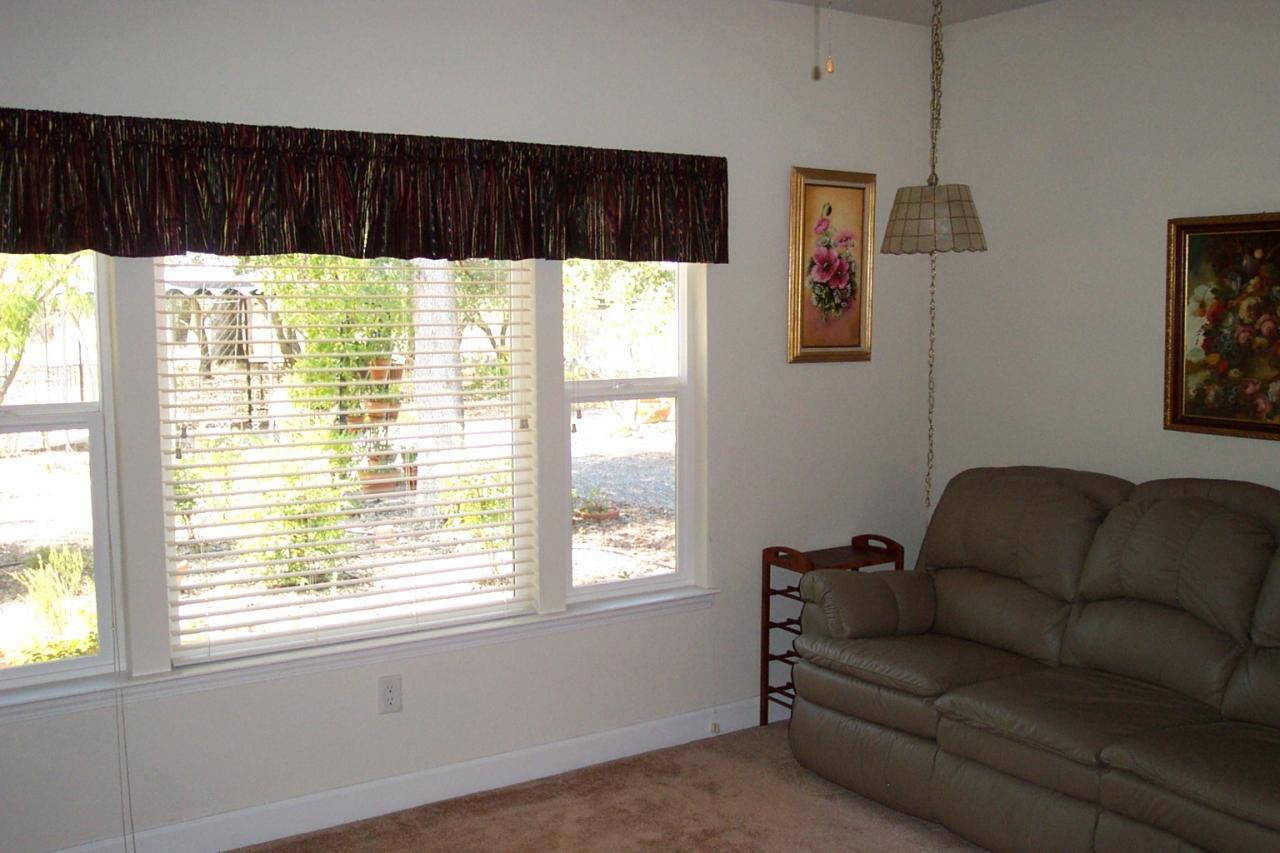 16577 Gas Point Road Cottonwood, CA 96022 - Photo 6 of 20 Family Room