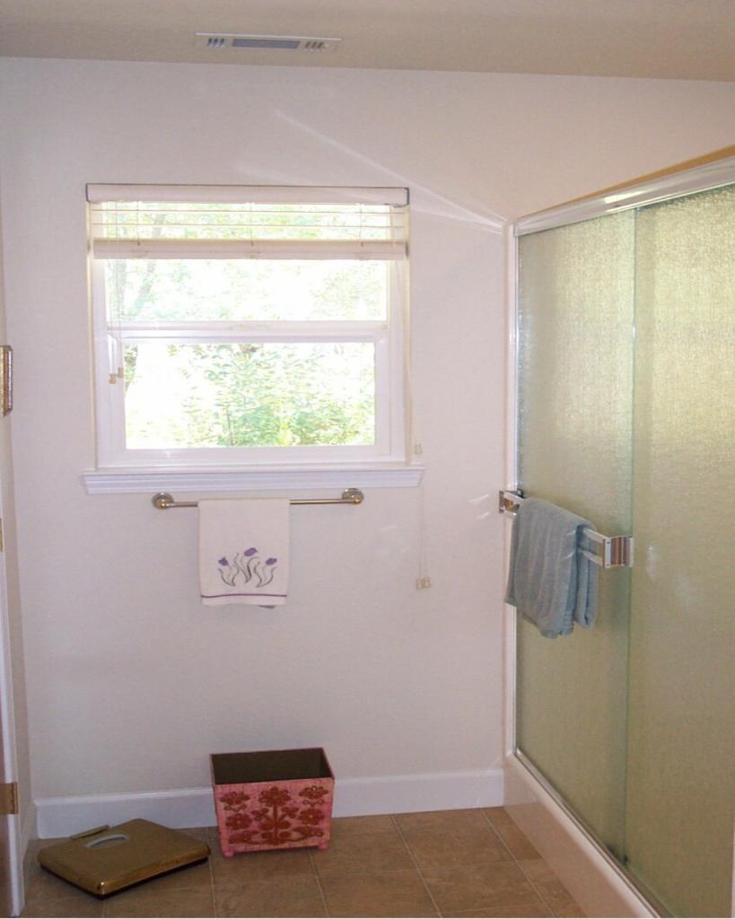16577 Gas Point Road Cottonwood, CA 96022 - Photo 8 of 20 Bathroom in Second Master
