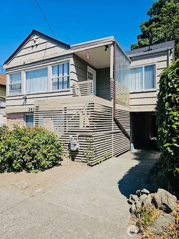 $2,050 | 2630 58th Avenue Southwest, Unit A, Seattle, WA 98116