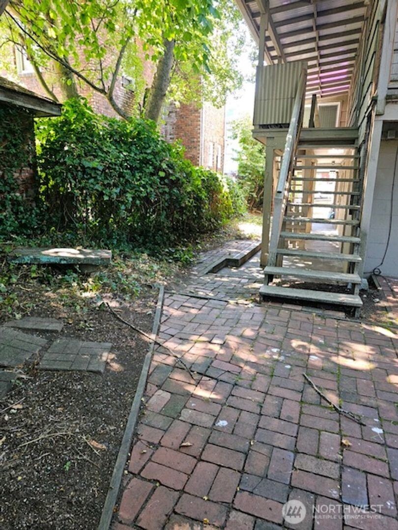 2630 58th Avenue Southwest, Unit A Seattle, WA 98116 - Photo 2 of 6