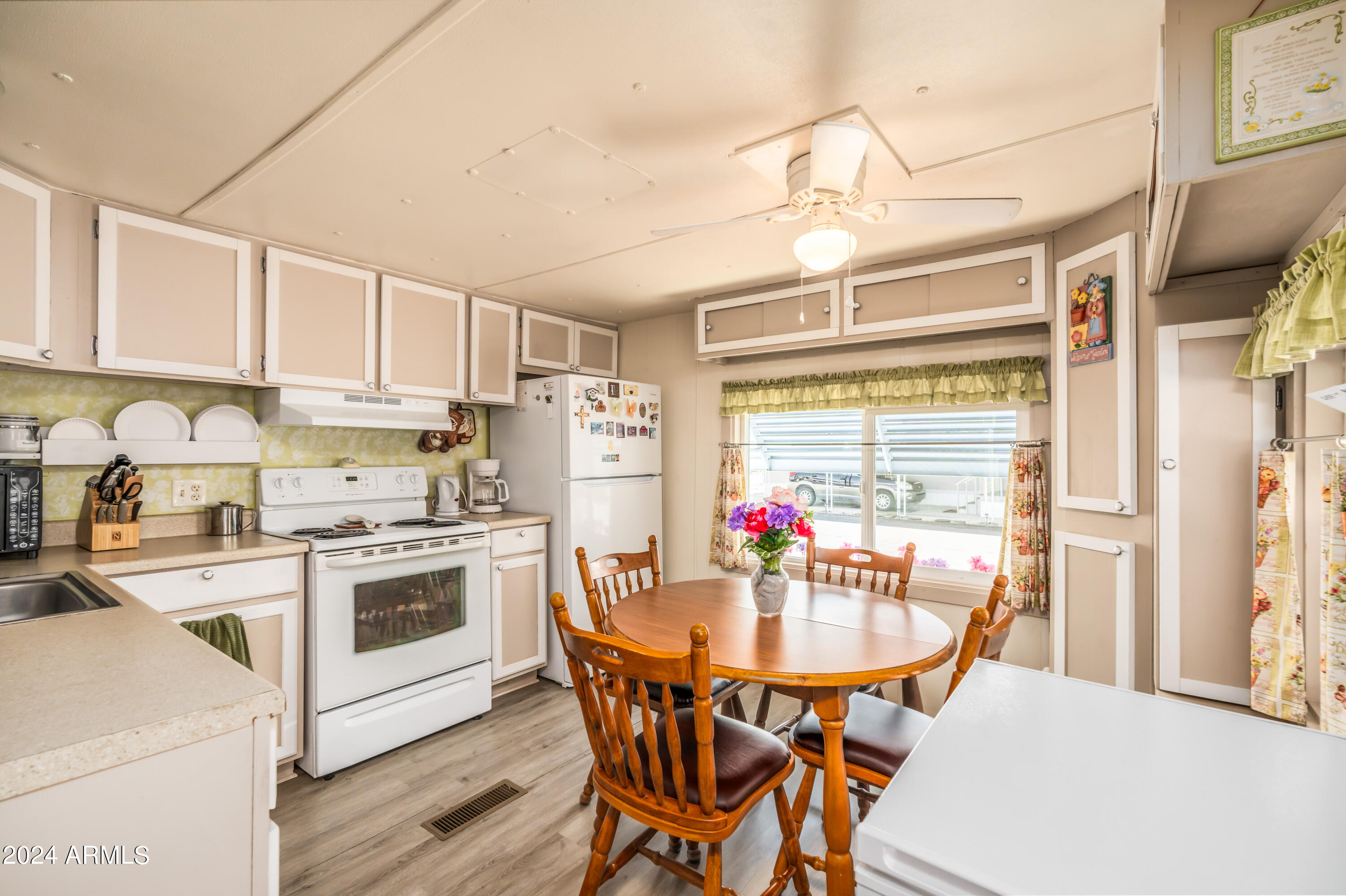 15802 South Gilbert Road, Unit 13 Chandler, AZ 85225 - Photo 13 of 28 2a kitchen