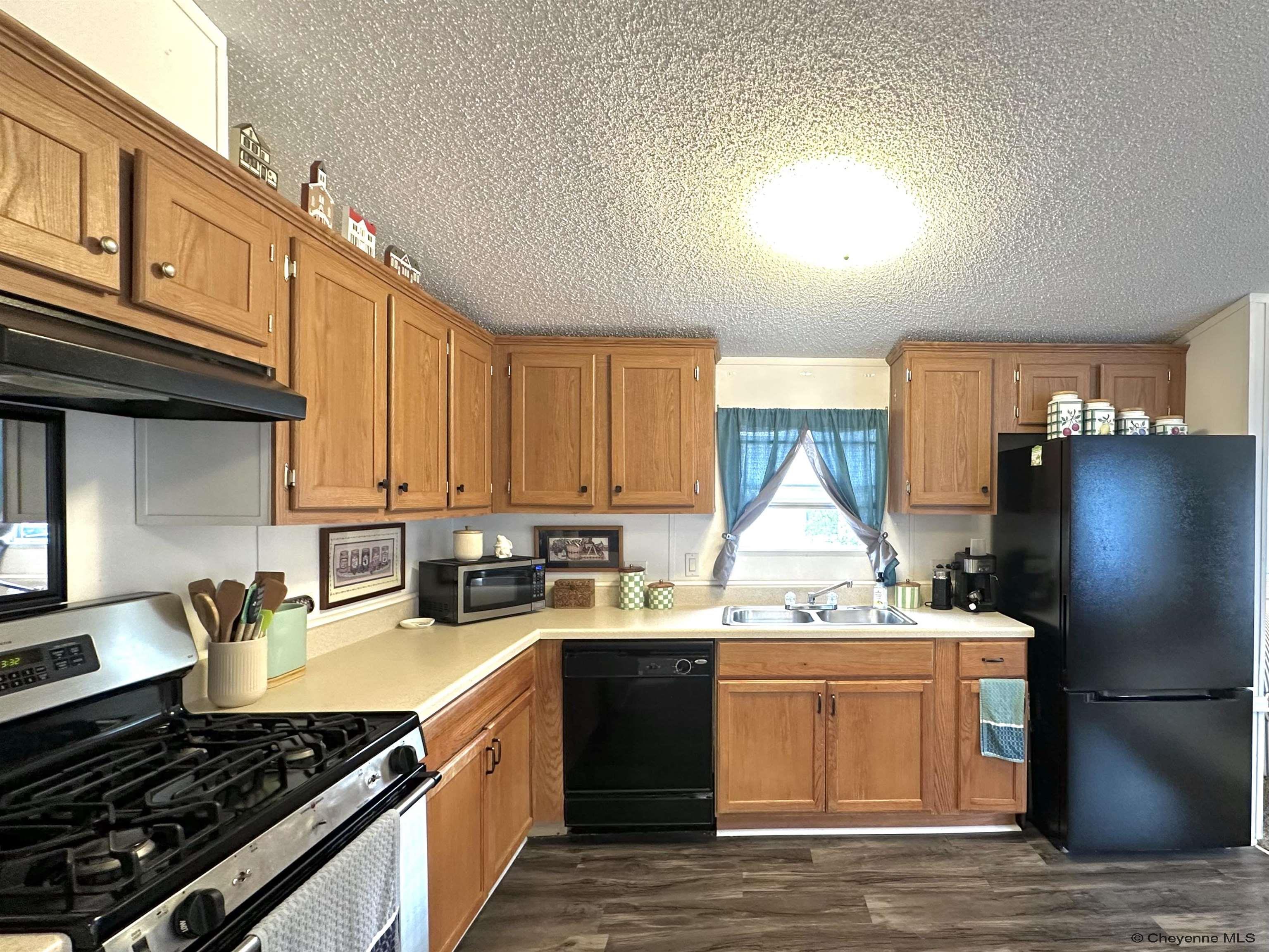 418 Lori Road Cheyenne, WY 82007 - Photo 4 of 12 Gallery Image 4