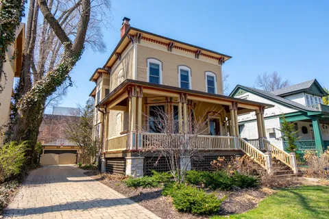 $1,219,500 | 511 North Grove Avenue, Oak Park, IL 60302