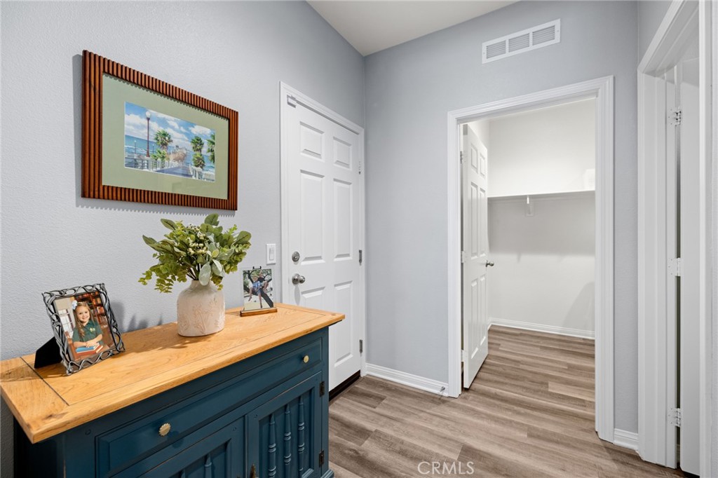 29819 Saddle Ranch Place Menifee, CA 92584 - Photo 15 of 74 Access to laundry room, 2-car garage and powder bath