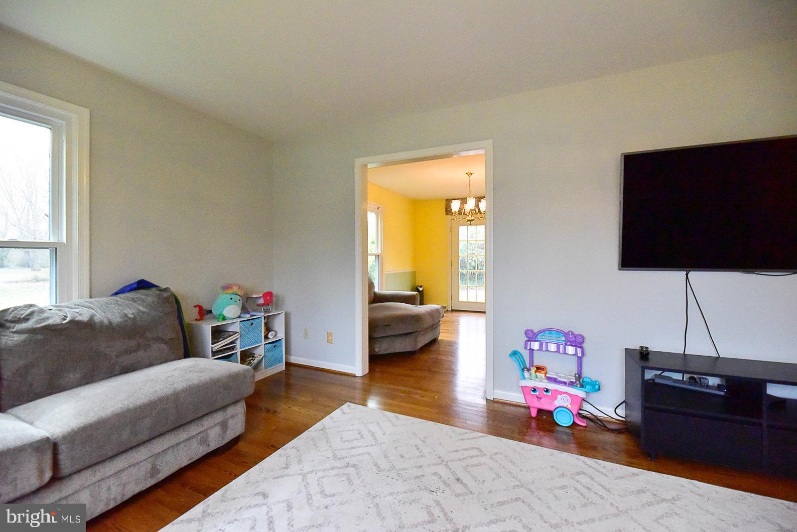 45289 Scotch Neck Road Hollywood, MD 20636 - Photo 7 of 38 Living Room