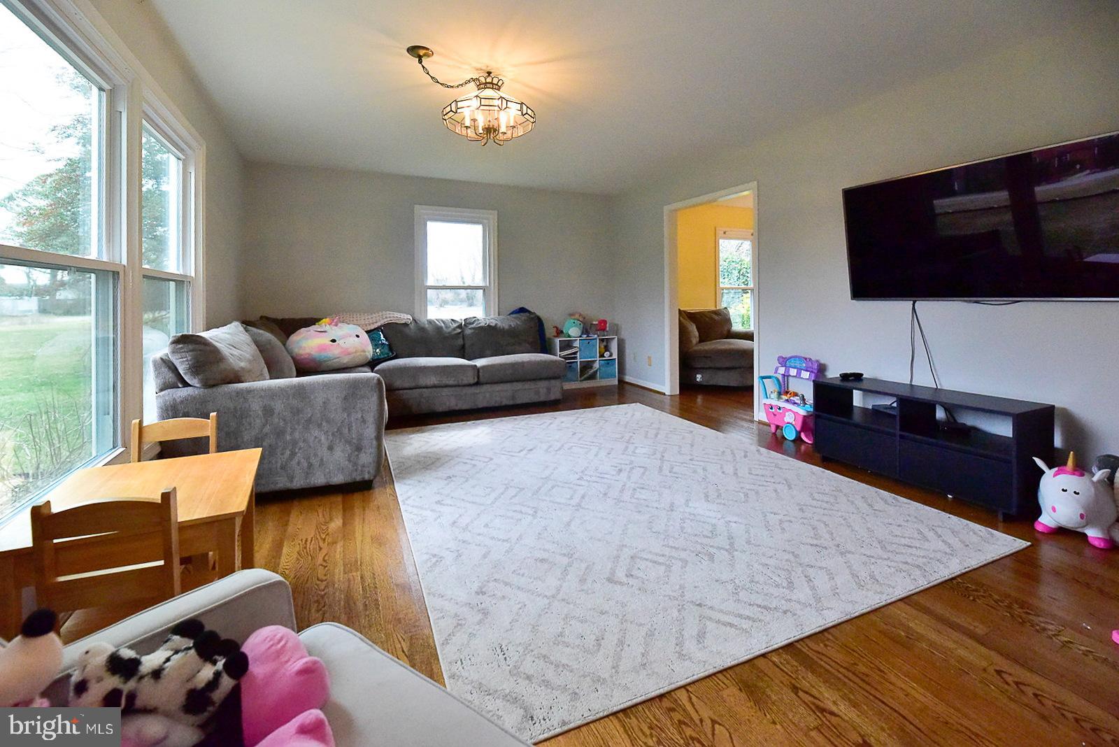 45289 Scotch Neck Road Hollywood, MD 20636 - Photo 8 of 38 Living Room