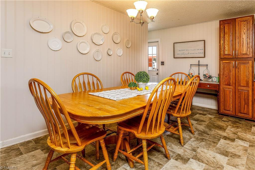 419 Cunningham Loop Road Thomasville, NC 27360 - Photo 6 of 33