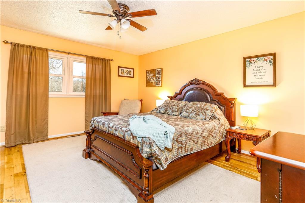 419 Cunningham Loop Road Thomasville, NC 27360 - Photo 10 of 33
