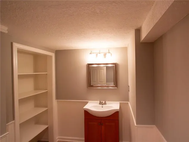 $384,900 | 10509 North Marsh Avenue, Kansas City, MO 64157