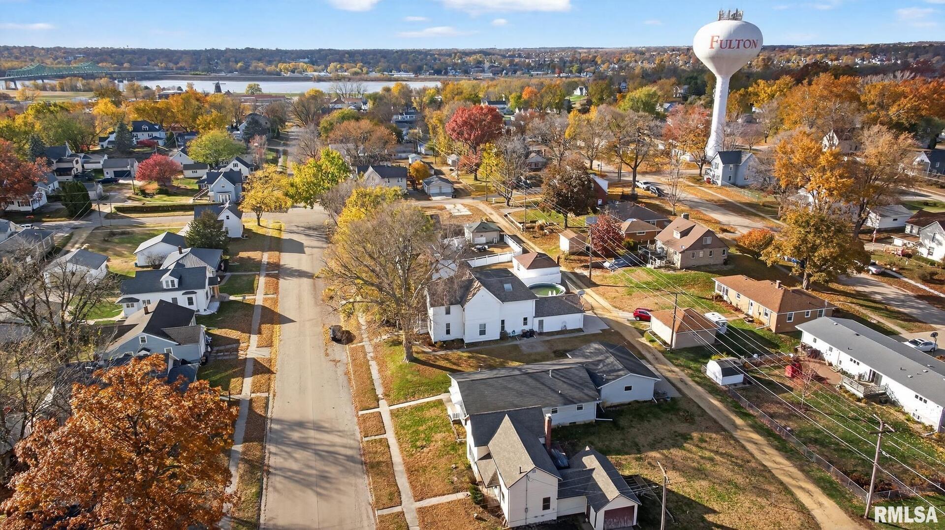919 9th Avenue Fulton, IL 61252 - Photo 13 of 54 an aerial view of multiple house