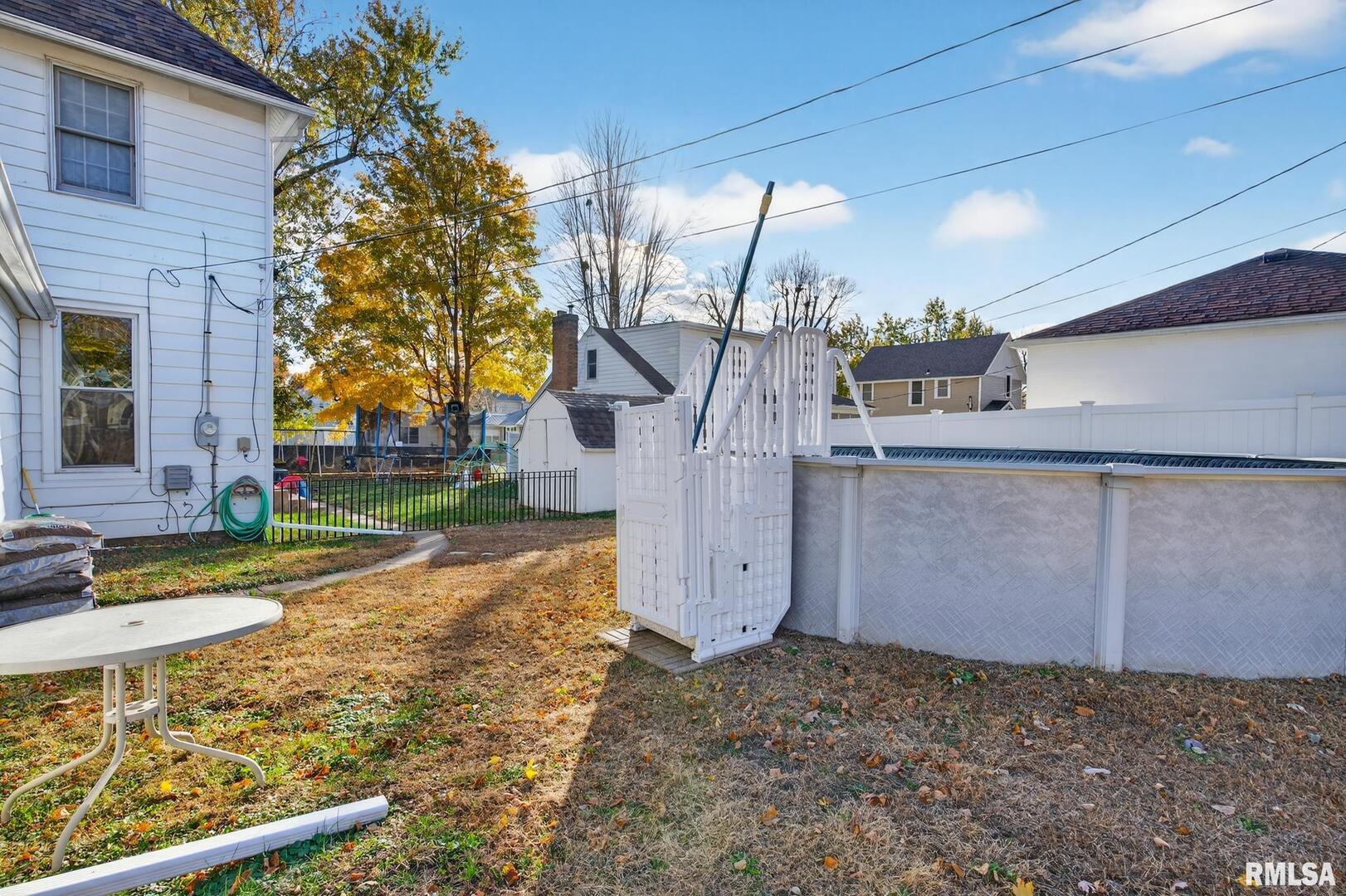 919 9th Avenue Fulton, IL 61252 - Photo 21 of 54 a view of a backyard