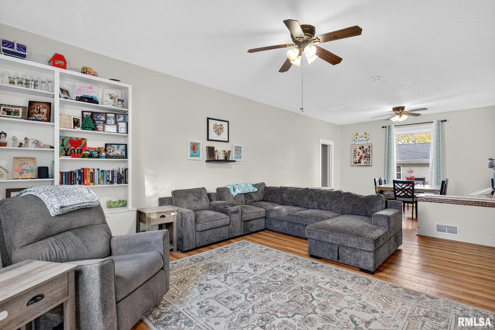 919 9th Avenue Fulton, IL 61252 - Photo 27 of 54 a living room with furniture and a couch