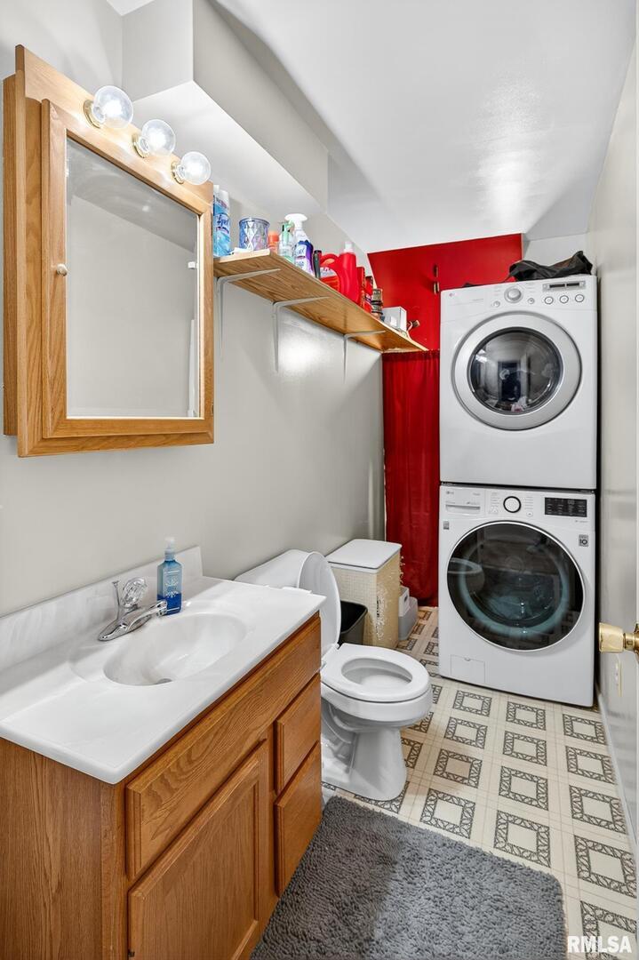 919 9th Avenue Fulton, IL 61252 - Photo 34 of 54 a bathroom with a toilet a sink and a mirror