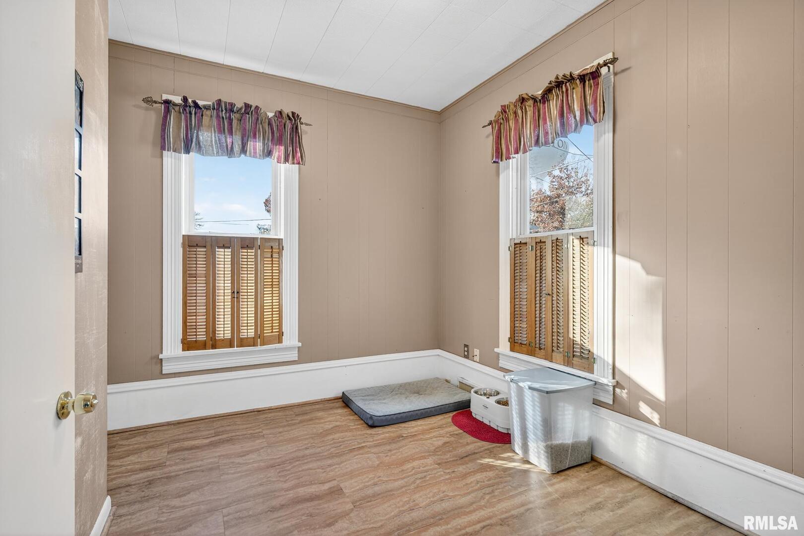 919 9th Avenue Fulton, IL 61252 - Photo 37 of 54 an entryway with wooden floor and windows