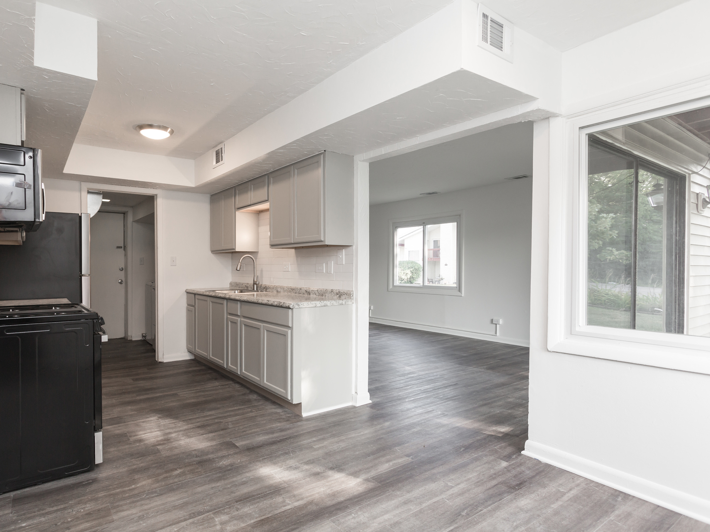 701 Spring Court, Unit 5 University Park, IL 60484 - Photo 4 of 17 a kitchen with granite countertop a refrigerator and a stove top oven