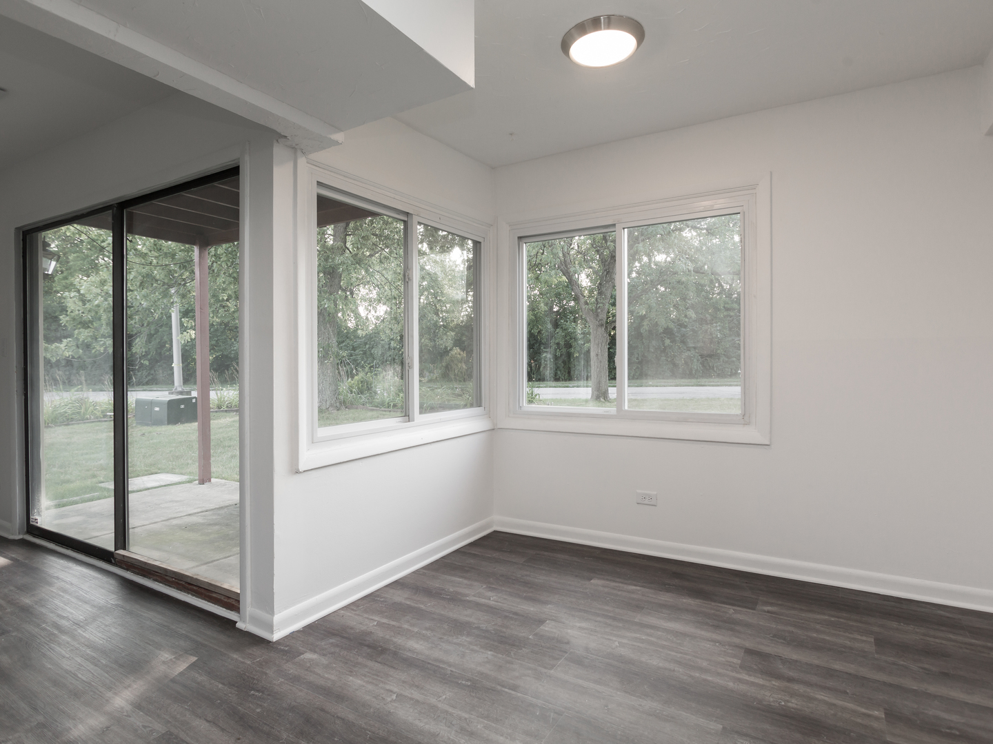 701 Spring Court, Unit 5 University Park, IL 60484 - Photo 7 of 17 a view of an empty room with wooden floor and a window