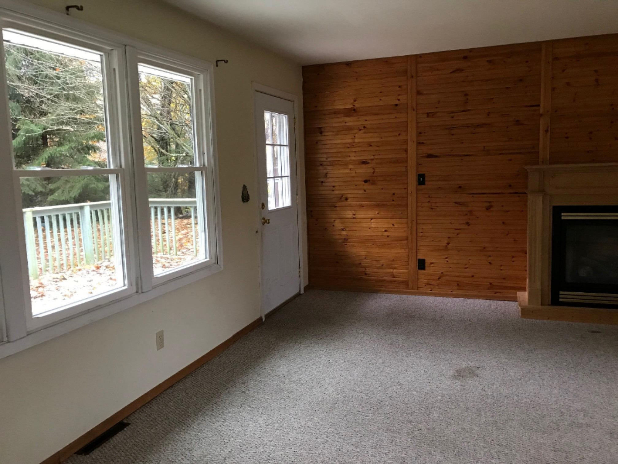 1161 West Tyler Road Muskegon, MI 49445 - Photo 5 of 26 living room