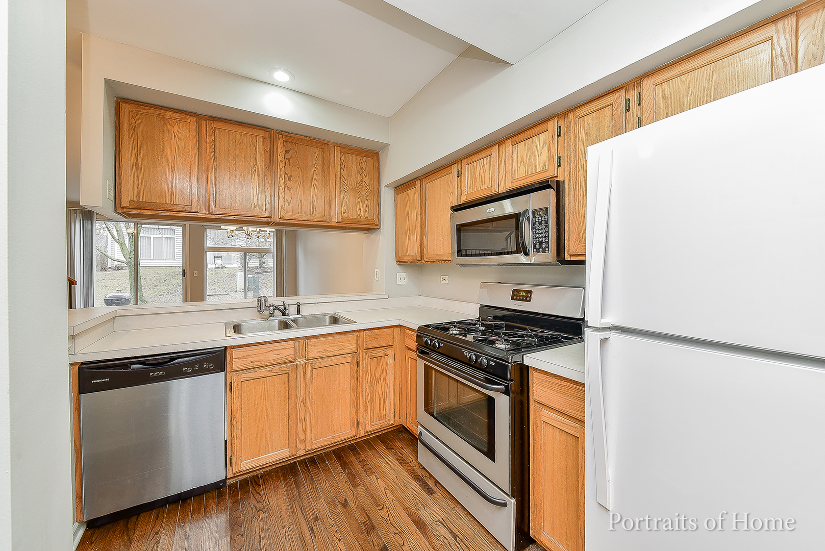 971 Ripple Ridge Cove Darien, IL 60561 - Photo 4 of 10