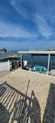 $2,000 | 1868 Shore Drive South, Unit 102, South Pasadena, FL 33707