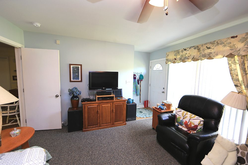8528 Cunningham Road Zebulon, NC 27597 - Photo 8 of 30 Living Room