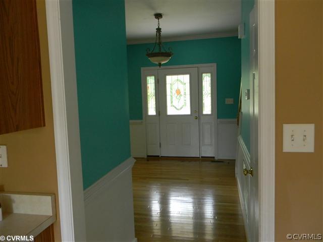 5486 Scandia Road Sandston, VA 23150 - Photo 2 of 10 Foyer