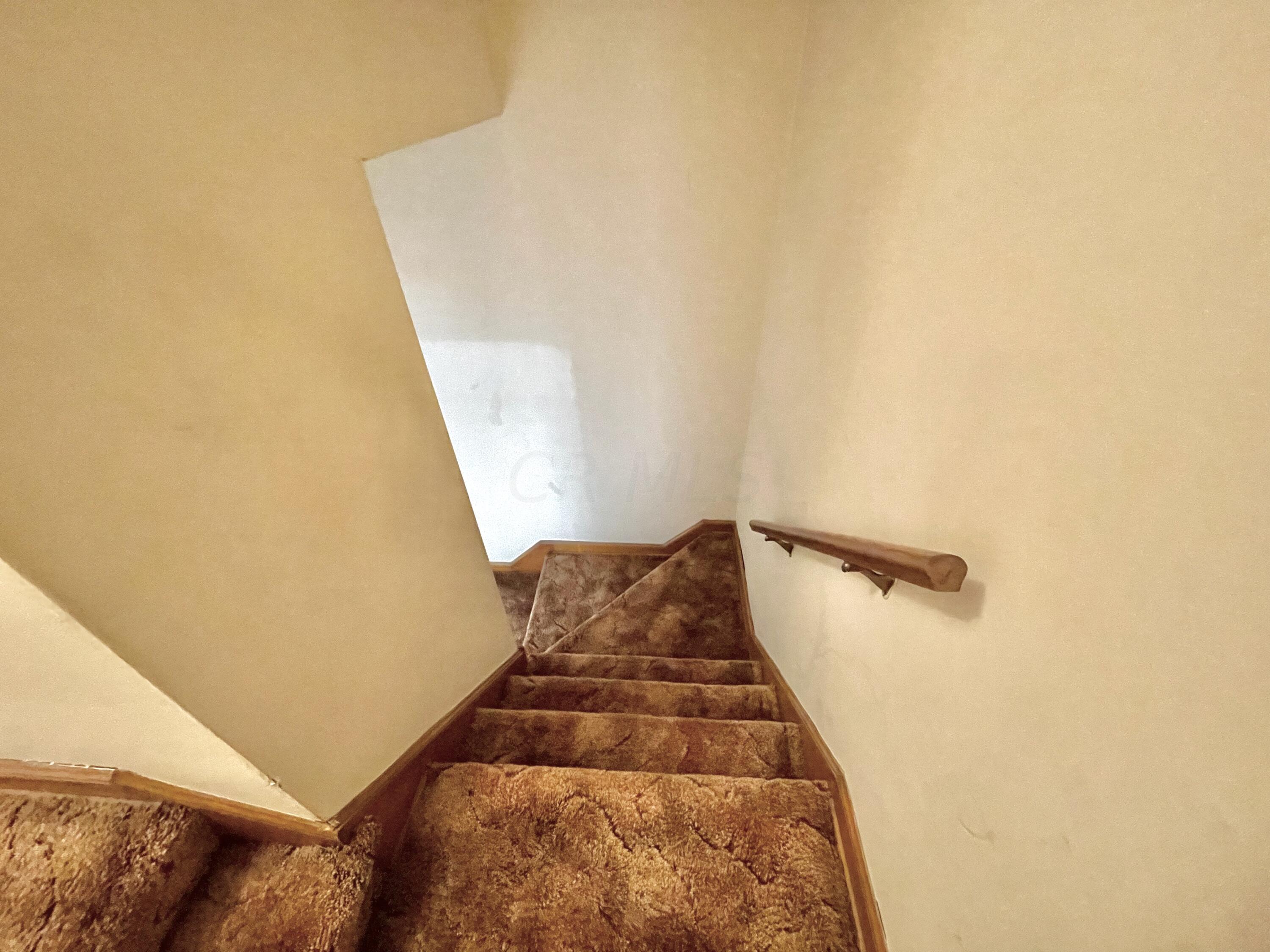 897 South Broadleigh Road Columbus, OH 43209 - Photo 20 of 46 2nd Floor Stairway
