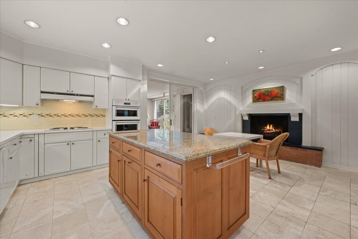 64 Locust Road Winnetka, IL 60093 - Photo 12 of 50 Gallery Image 12