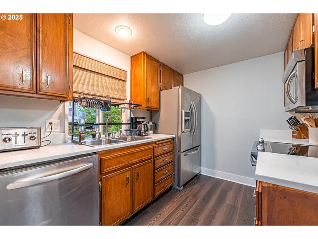 $305,000 | 3817 Colony Oaks Drive, Eugene, OR 97405