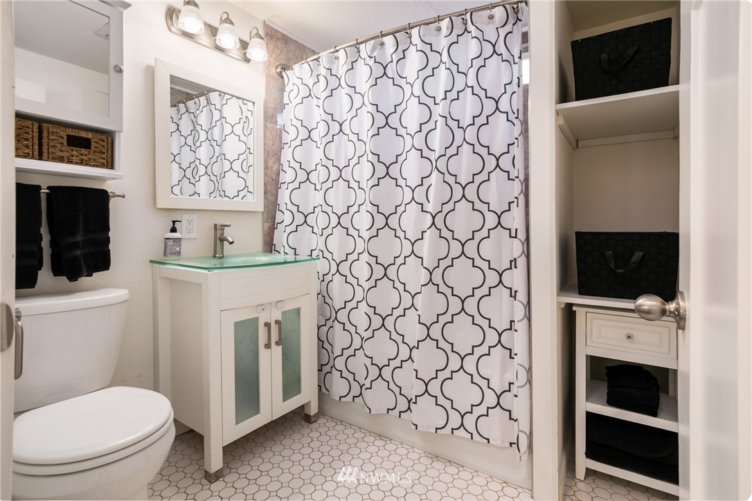 947 North 82nd Street Seattle, WA 98103 - Photo 14 of 29 Gallery Image 14