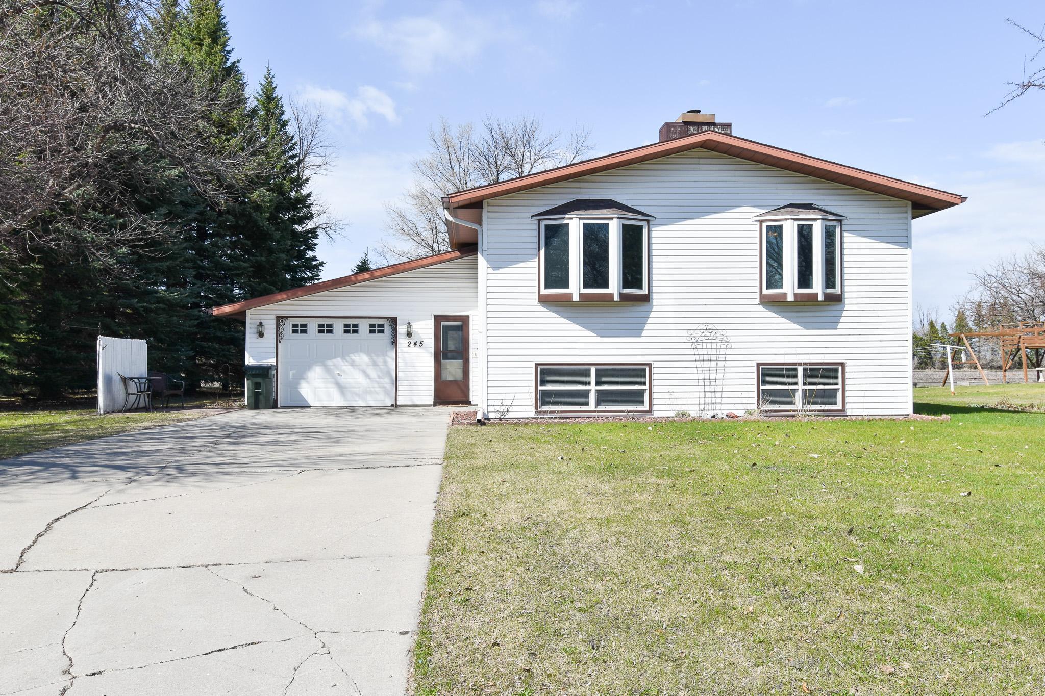 245 East Pleasant Avenue Warren, MN 56762 - Photo 1 of 33
