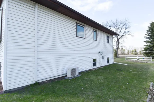 $201,000 | 245 East Pleasant Avenue, Warren, MN 56762