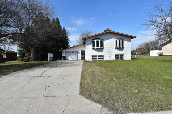 $201,000 | 245 East Pleasant Avenue, Warren, MN 56762